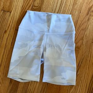 Alo yoga bike shorts
